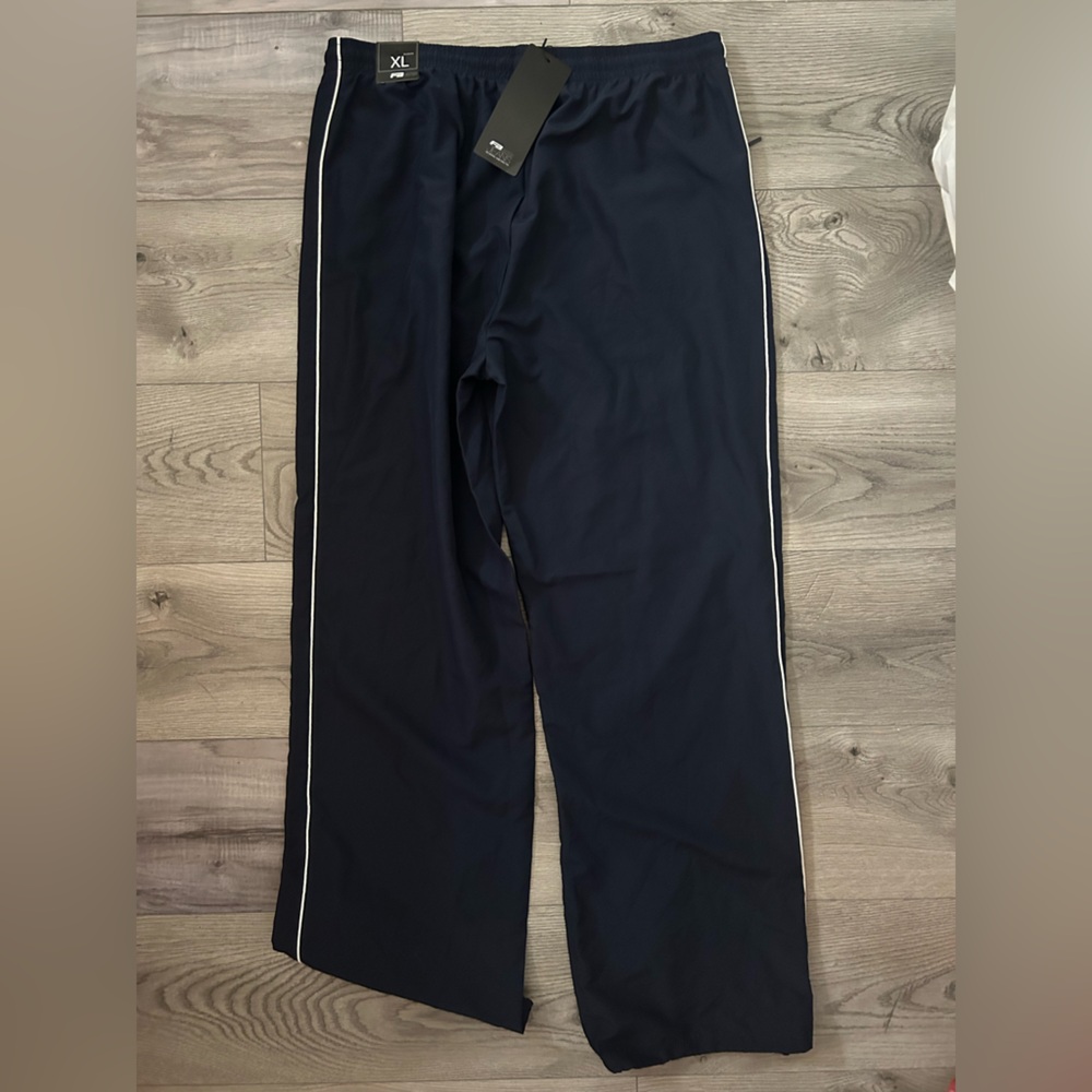 Dance athletic windbreaker pant.
size: XL